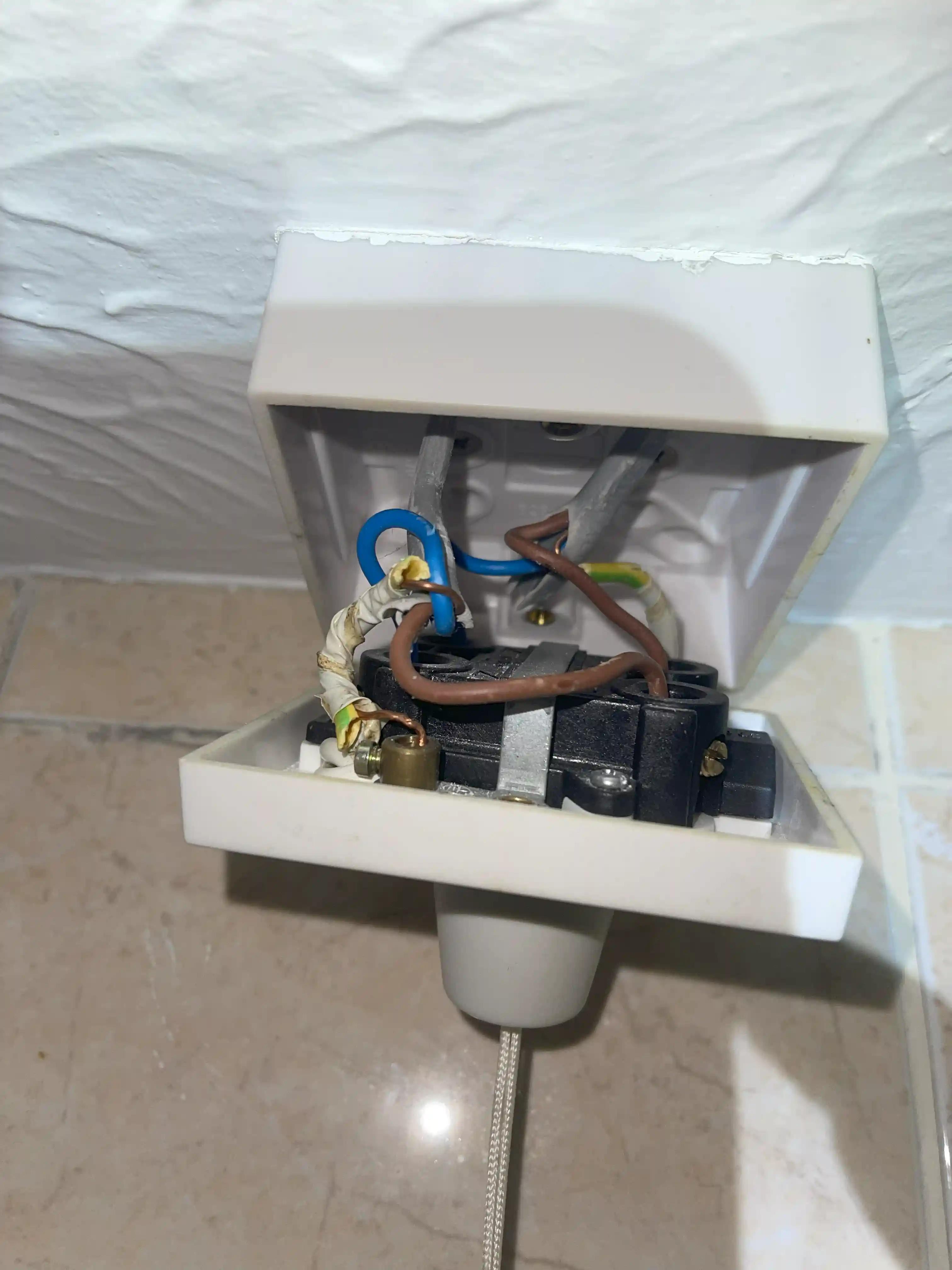 24 Hours Emergency Electrician near Northwood